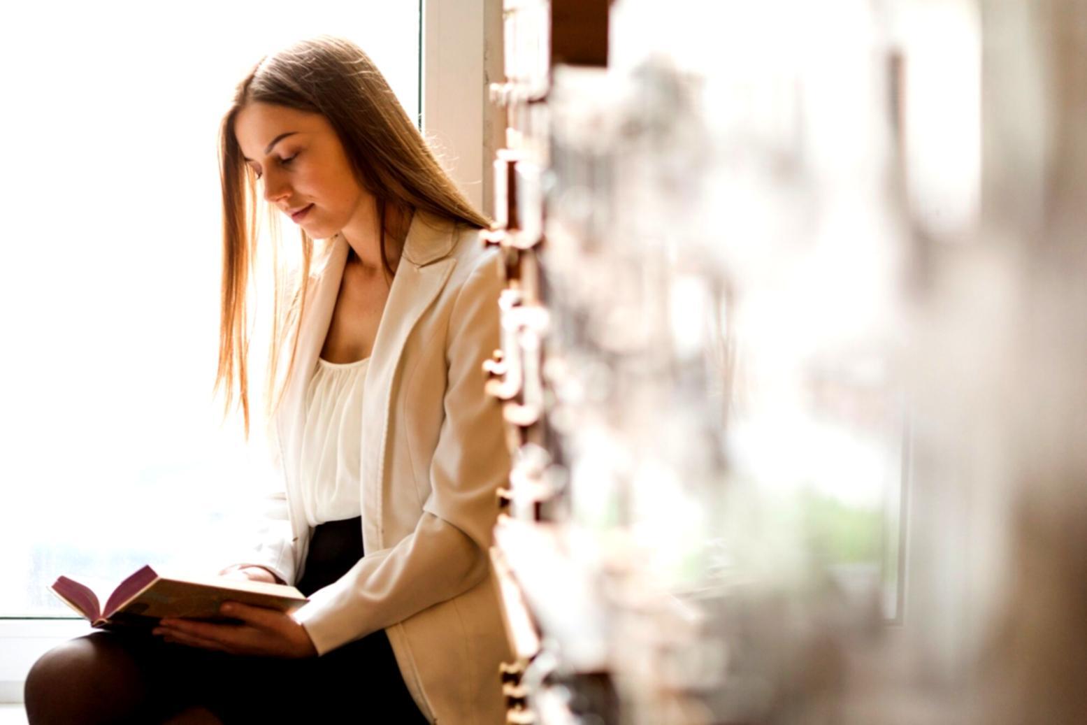 Financial data analysis and reporting process visualization